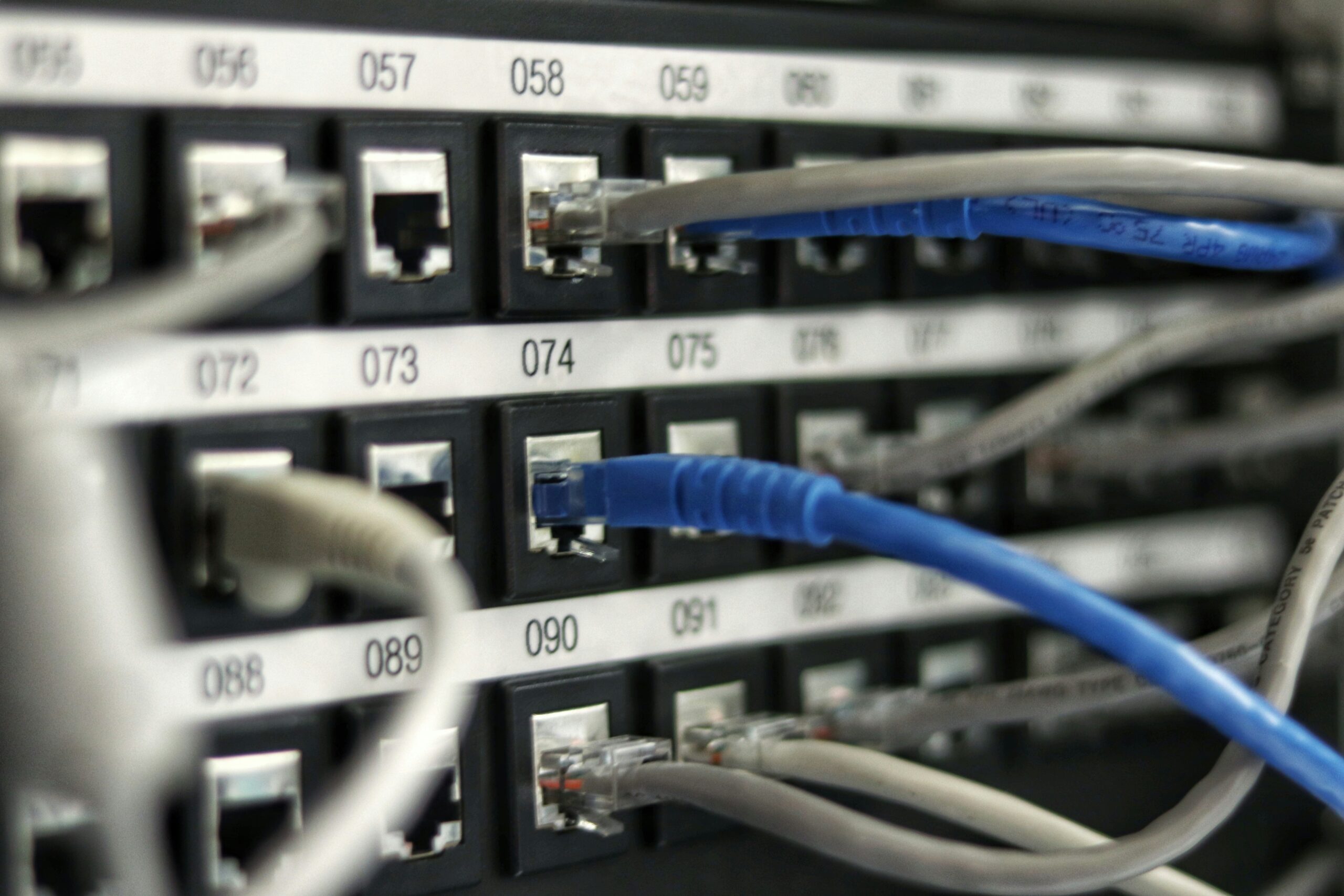 Cableado de red y equipos de comunicaciones de una empresa